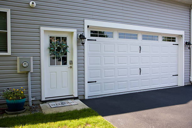 24/7 Emergency Garage Door Panel Replacement experts in Apple Mountain Lake, VA